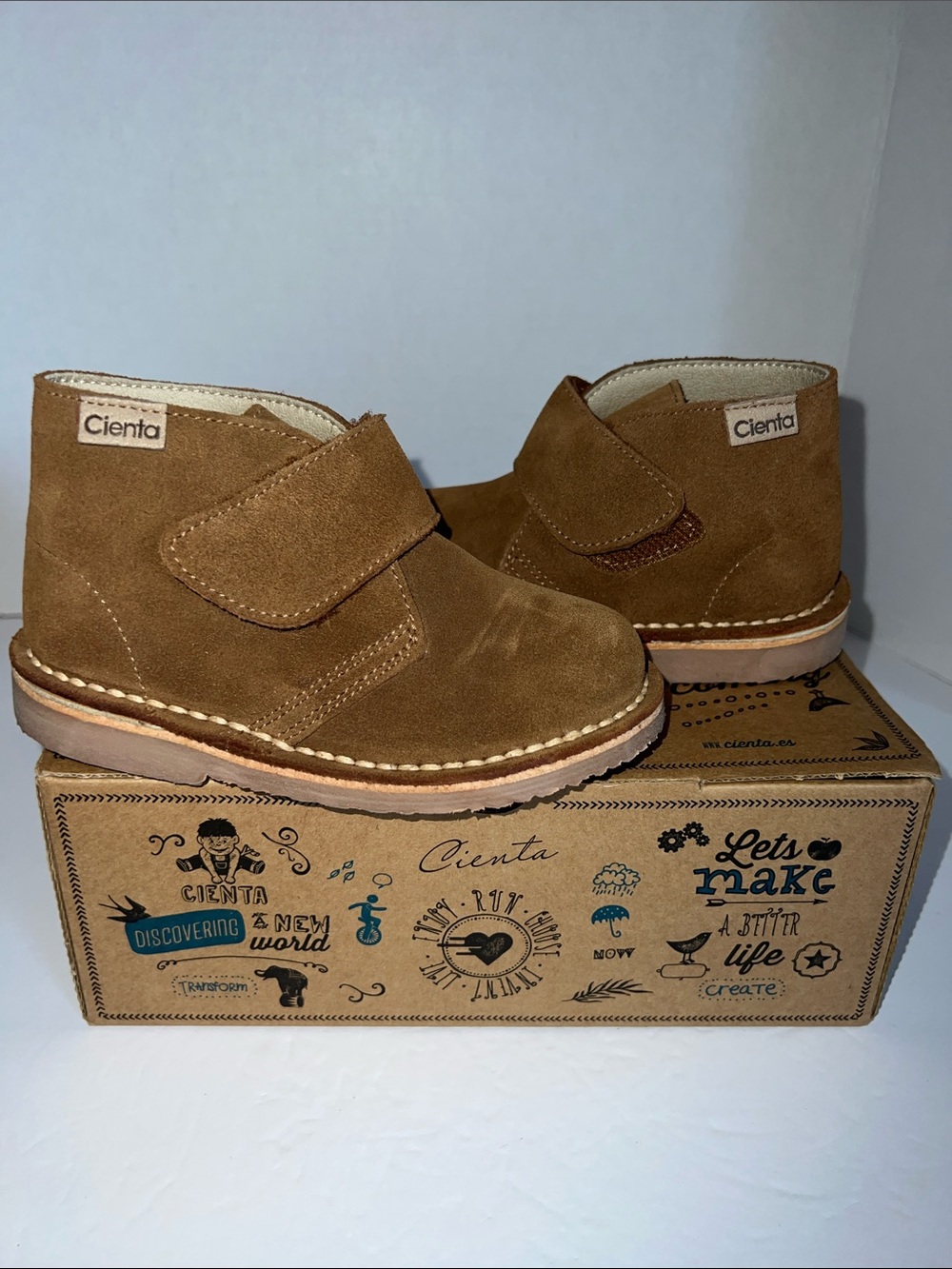 Cienta Kids Brown Suede Hook-and-Loop Ankle Boots New in Box. Size 25-9